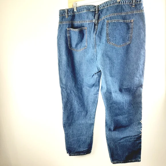 ❤️ Floral Embroidered High Rise Jeans - Picture 5 of 11